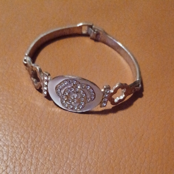 None Jewelry - -- Elegant Silver Color Bracelet with Crystal Accents